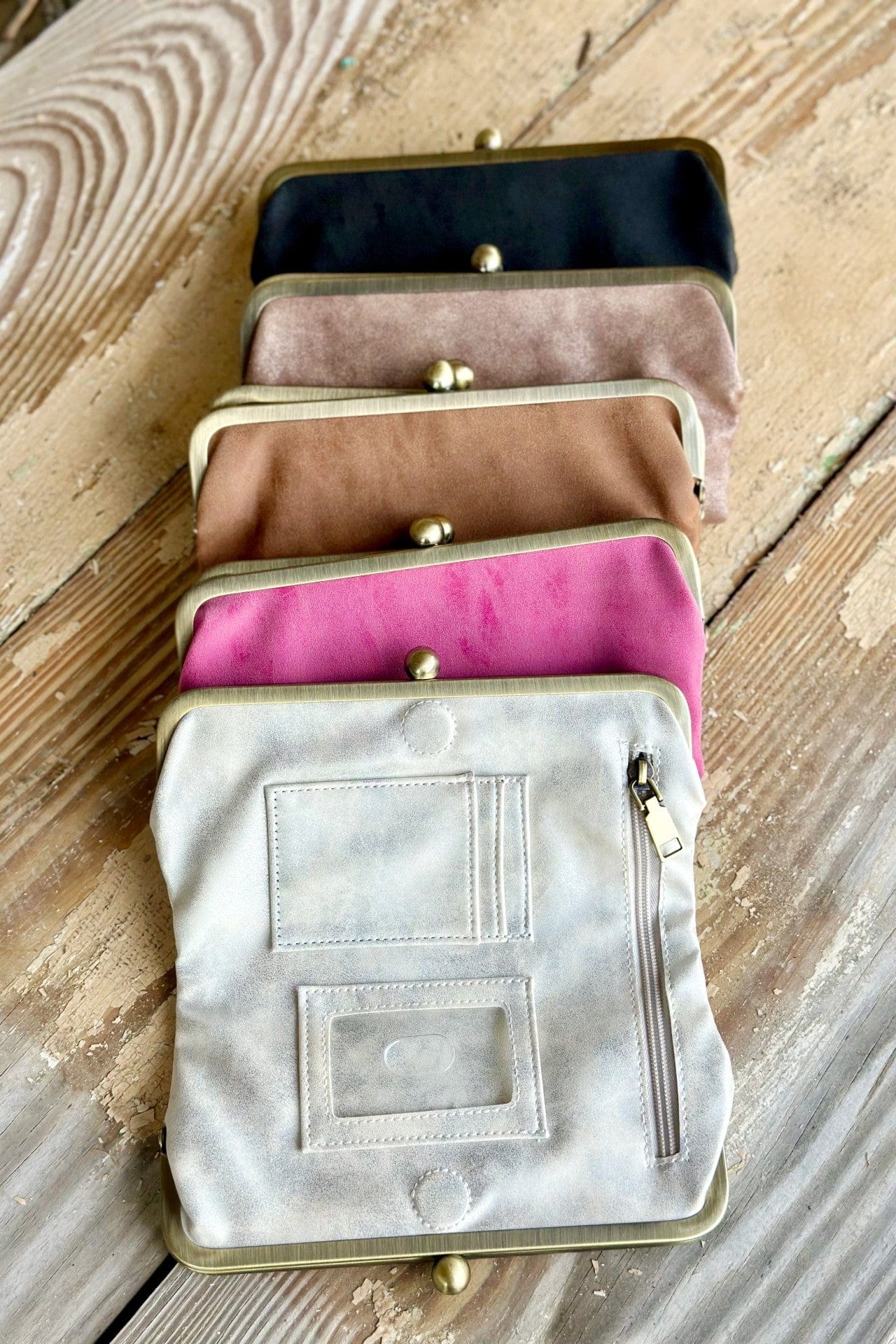 Pocket Lock Clutch